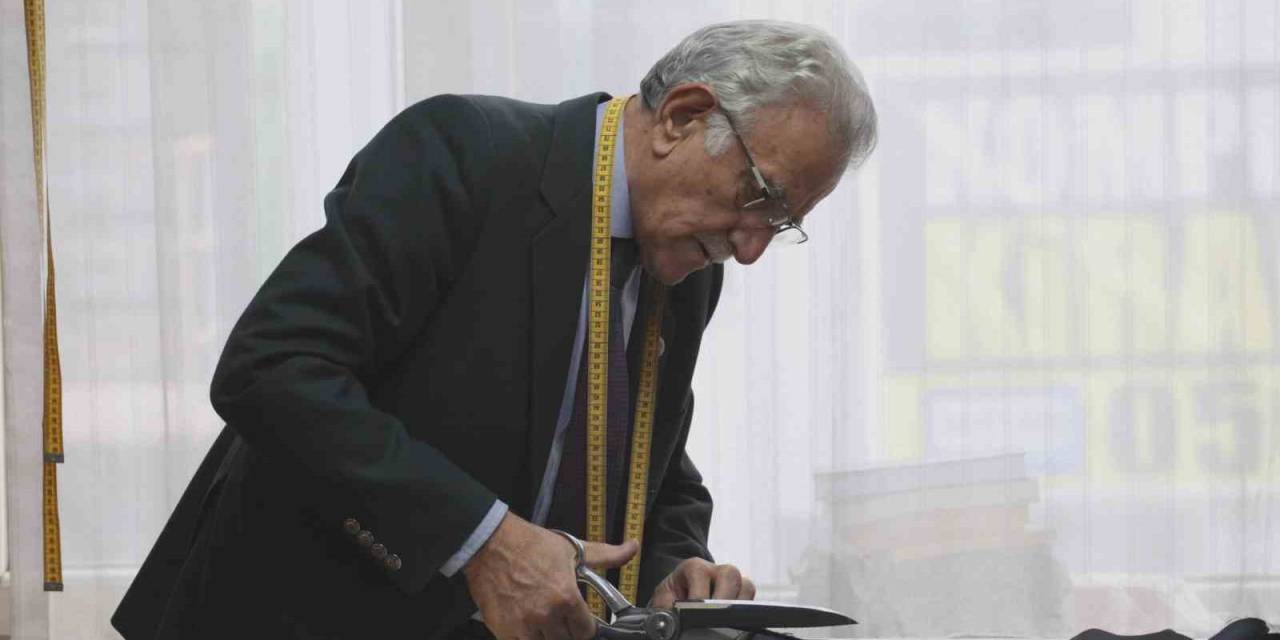 Çocukken Gazete Satarken Adım Attığı Terzilik Mesleğine 63 Yıldır Devam Ediyor