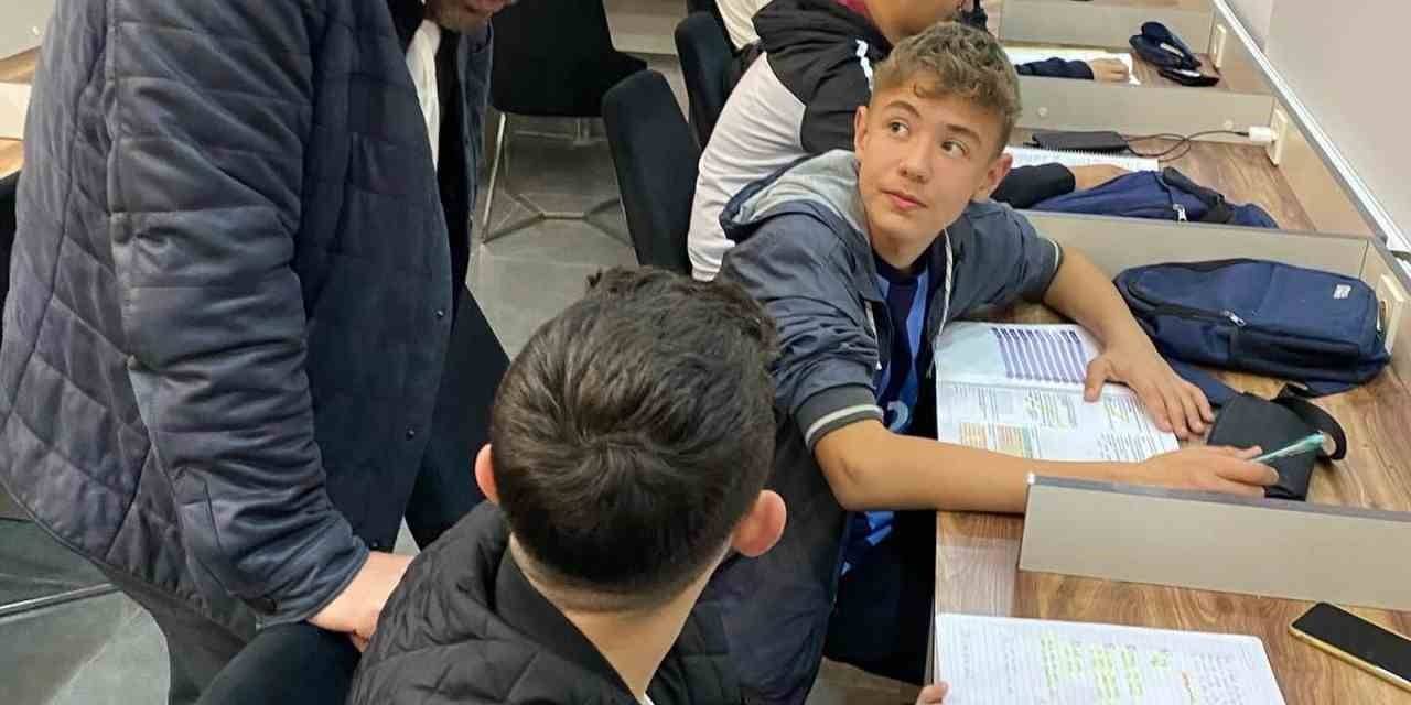 Pursaklar Belediye Başkanı Çetin’den Ders Çalışan Öğrencilere Ziyaret