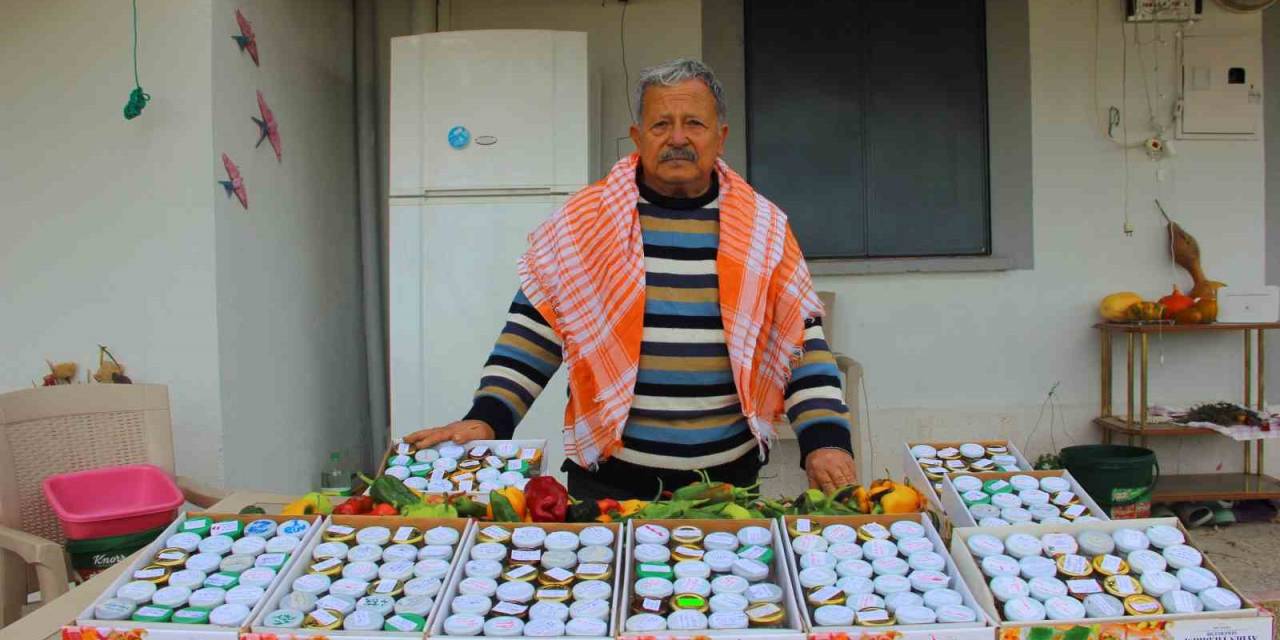 Topladığı Ve Çoğalttığı Ata Tohumlarına Gözü Gibi Bakıyor