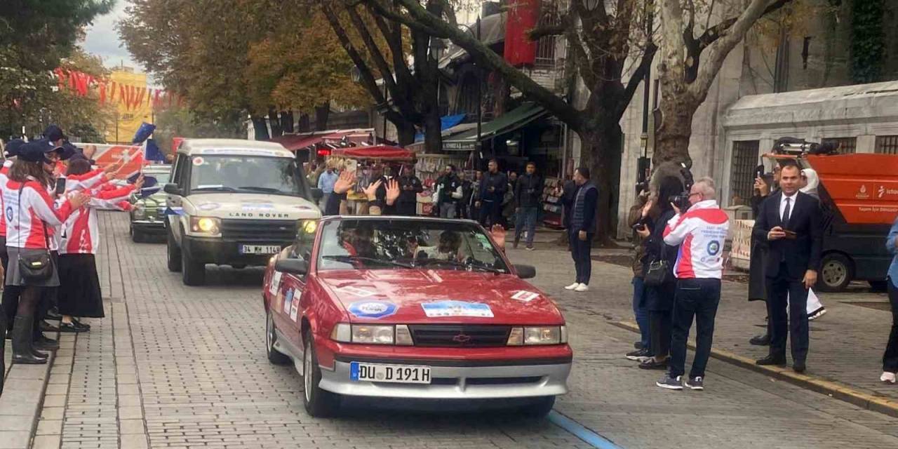 Sultanahmet Meydanı’nda 17’nci Doğu-batı Dostluk Rallisi’nin Startı Verildi