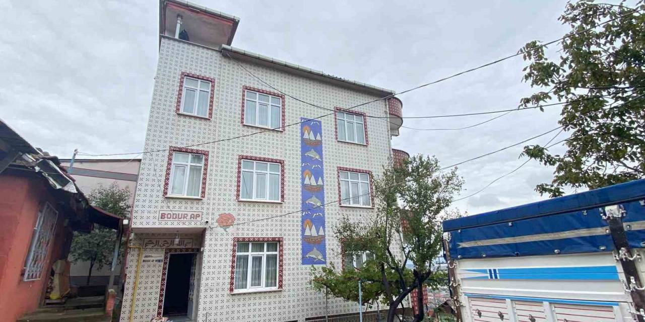 Su Giderini Temizlemek İçin Çıktığı Çatıdan Düştü
