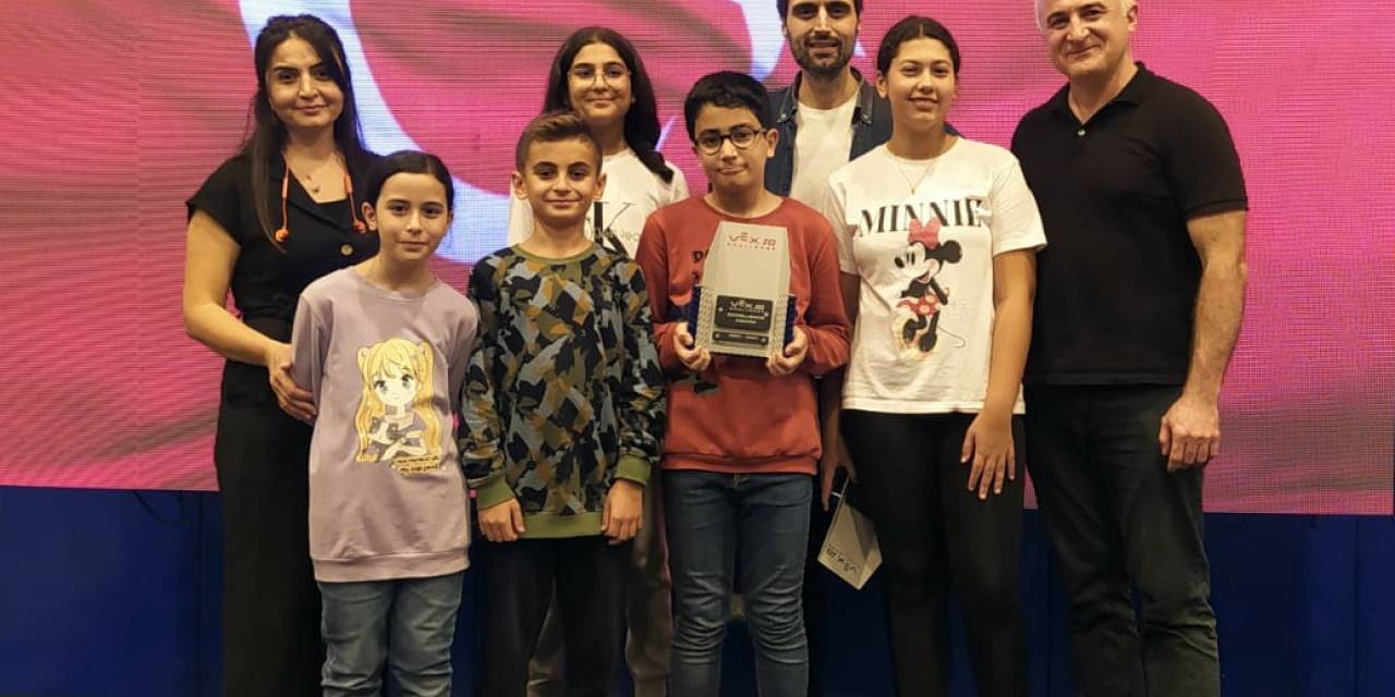 Sanko Okulları Öğrencileri Vex Iq Robotik Yarışmasından İki Ödülle Döndü