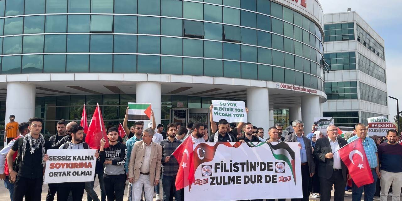 Osmaniye’de Üniversiteli Gençler İsrail’in Gazze’ye Yönelik Saldırılarını Kınadı