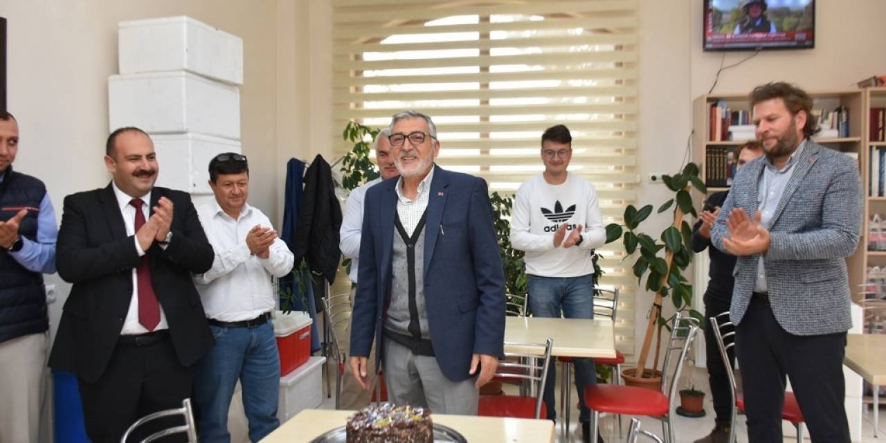 Başkan Bozkurt’a Sürpriz Doğum Günü