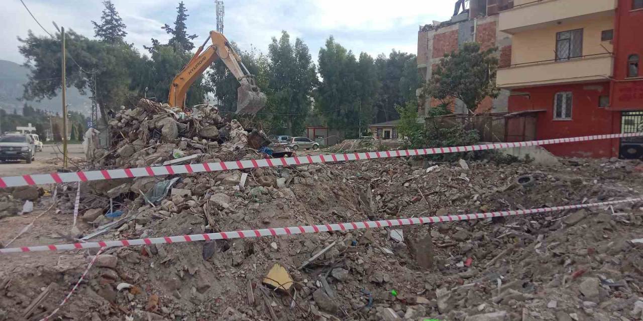 Hatay’da Aynı Enkazdan İkinci Ceset Çıktı