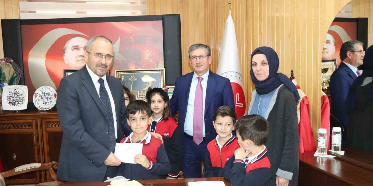 Öğrenciler Topladıkları Harçlıkları Filistin’e Gönderdi