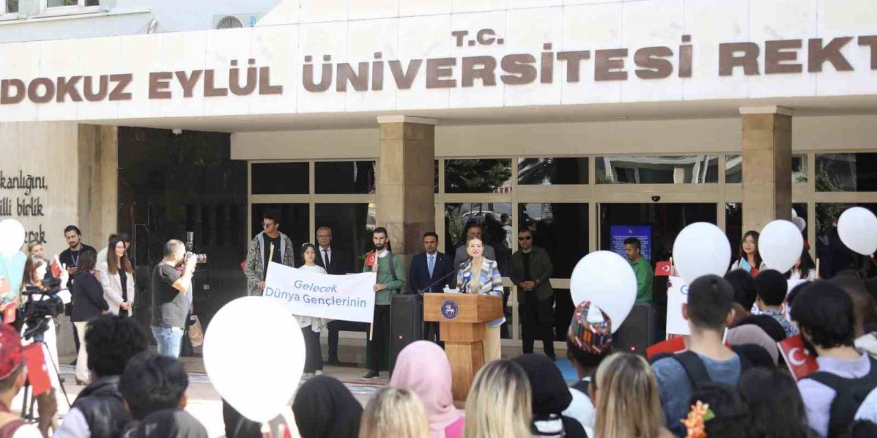 Deü’lü Öğrenciler Filistin İçin Barış Balonları Uçurdu