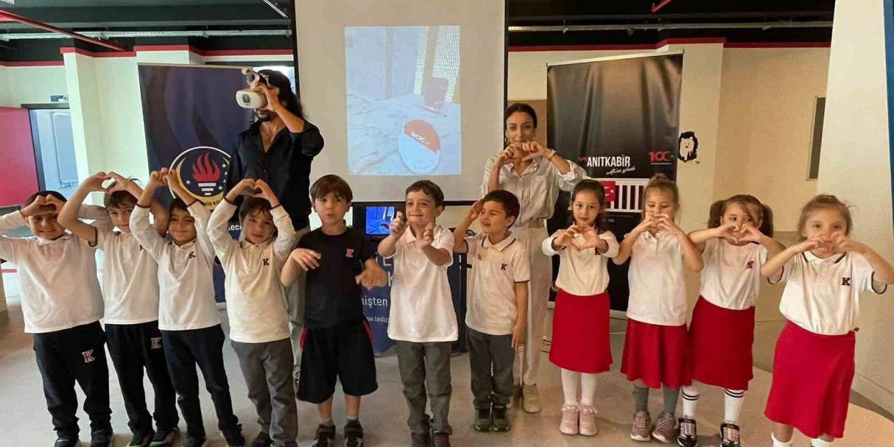 Ted İzmir Koleji Öğrencileri Sanal Gerçeklik Teknolojisi İle Anıtkabir’i Ziyaret Etti