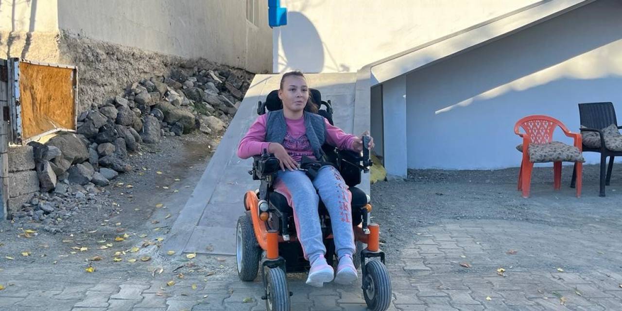 Muş Valisi Çakır, Serebral Palsi Hastası Kızın Yol Talebine Kayıtsız Kalmadı