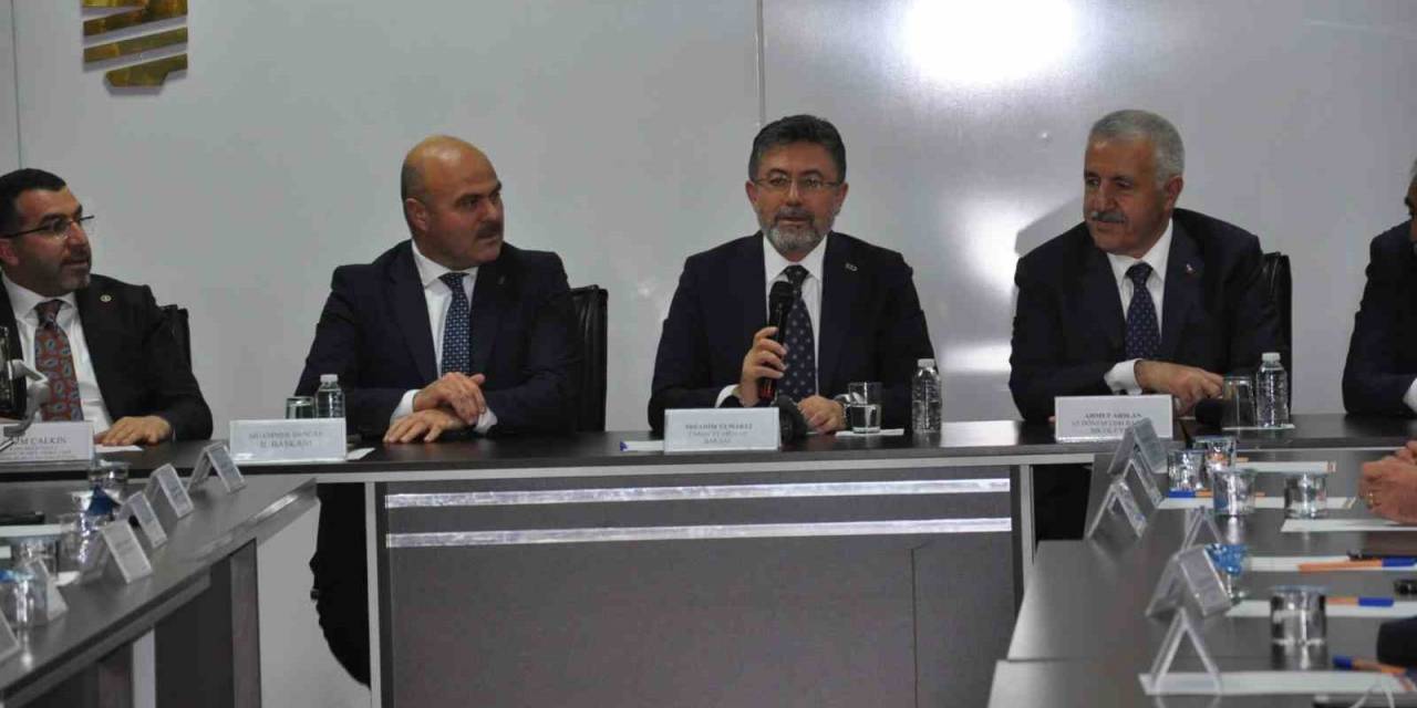 Bakan Yumaklı, Kars’ta Partililerle Buluştu