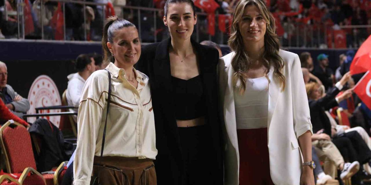 Efsane Sporcular Milli Maçta Basketbola Veda Etti