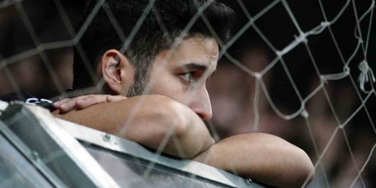 Beşiktaş Taraftarından Burak Yılmaz Ve Futbolculara Tepki