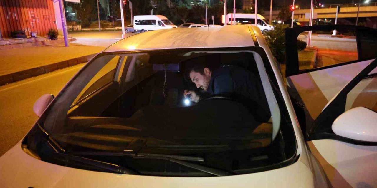 Hükümlü, Polisi Ezip Kaçmak İstedi, Polisler Aracın Lastiklerine Ateş Edip Yakaladı