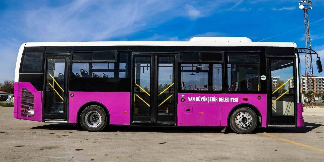 Van Büyükşehir Belediyesi Hasarlı 15 Otobüsü Onararak Tekrar Hizmete Aldı