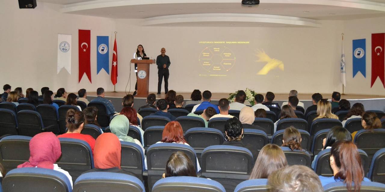 Üniversitelilere Madde Bağımlılığında Farkındalık Anlatıldı