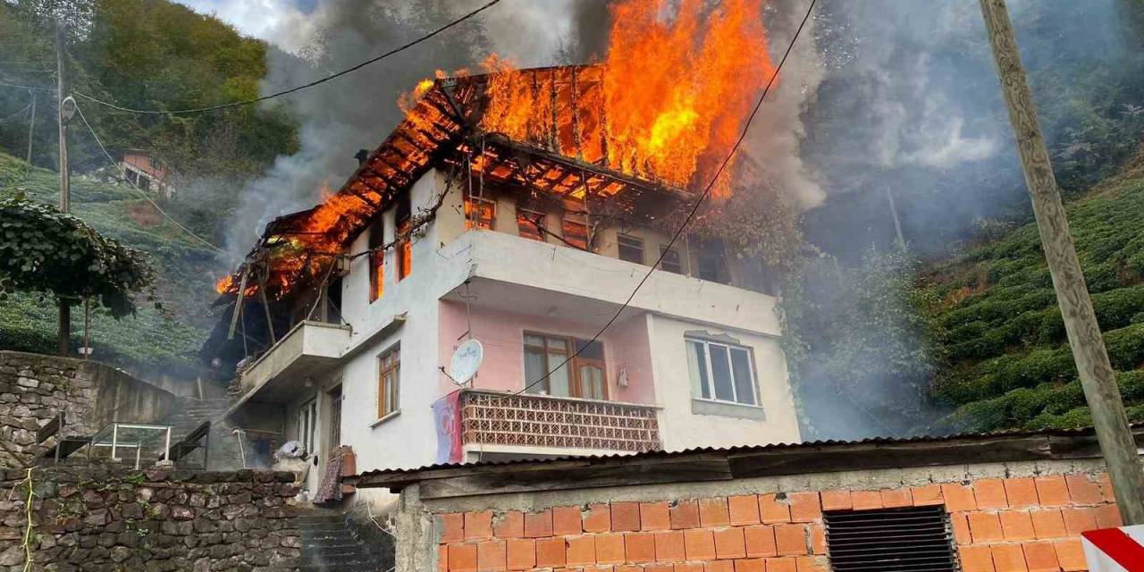 Trabzon’un Sürmene İlçesinde Korkutan Yangın