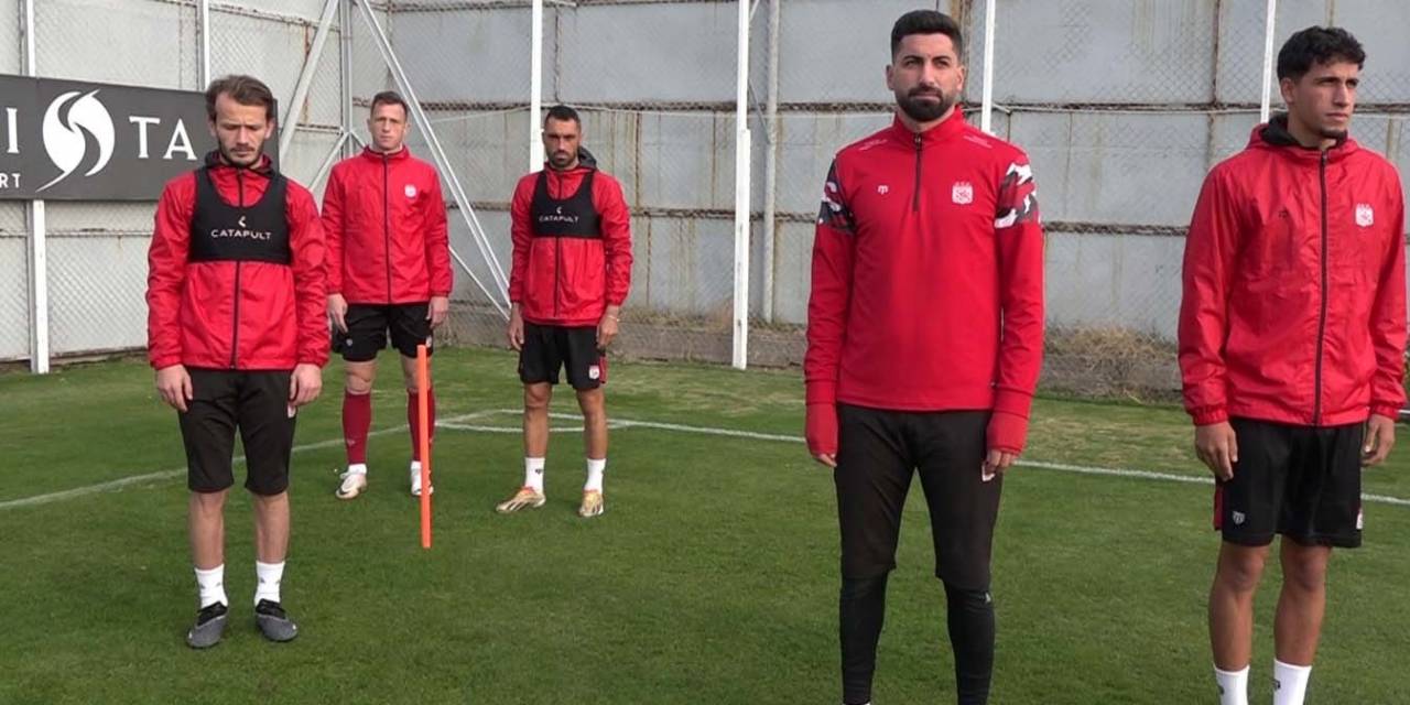 Sivasspor, Saat 09.05’te Saygı Duruşunda Bulundu