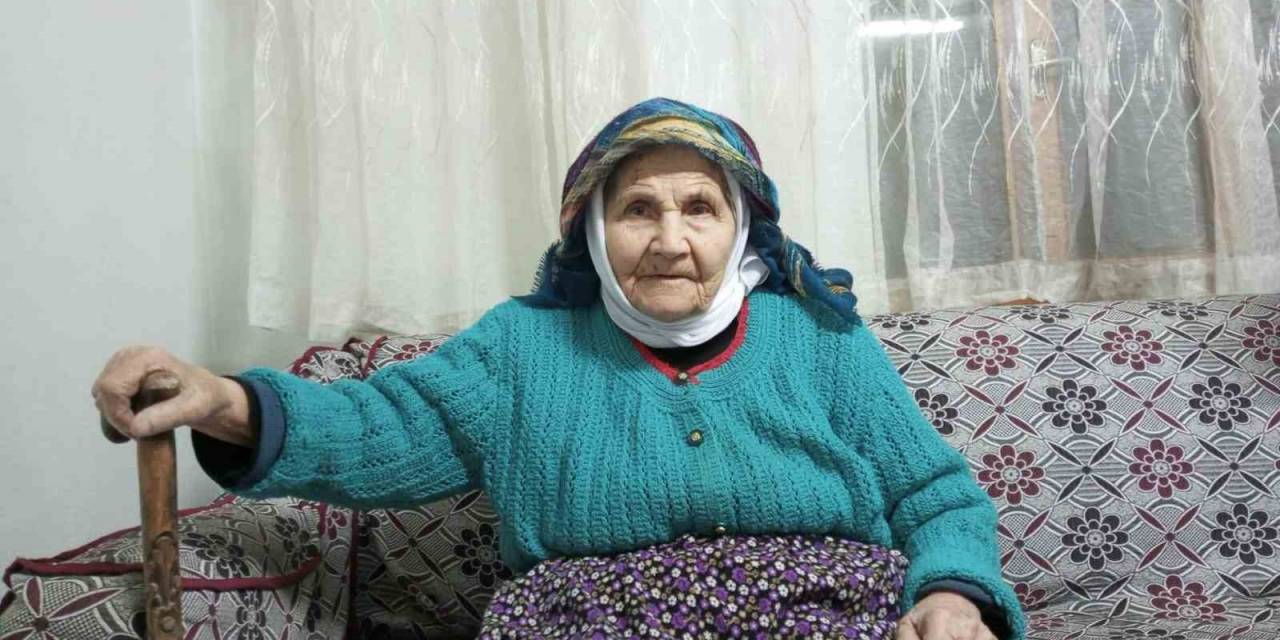 90 Yıl Önce Ezberlediği ‘Atatürk’ Şiirini Aynı Heyecanla Okumaya Devam Ediyor