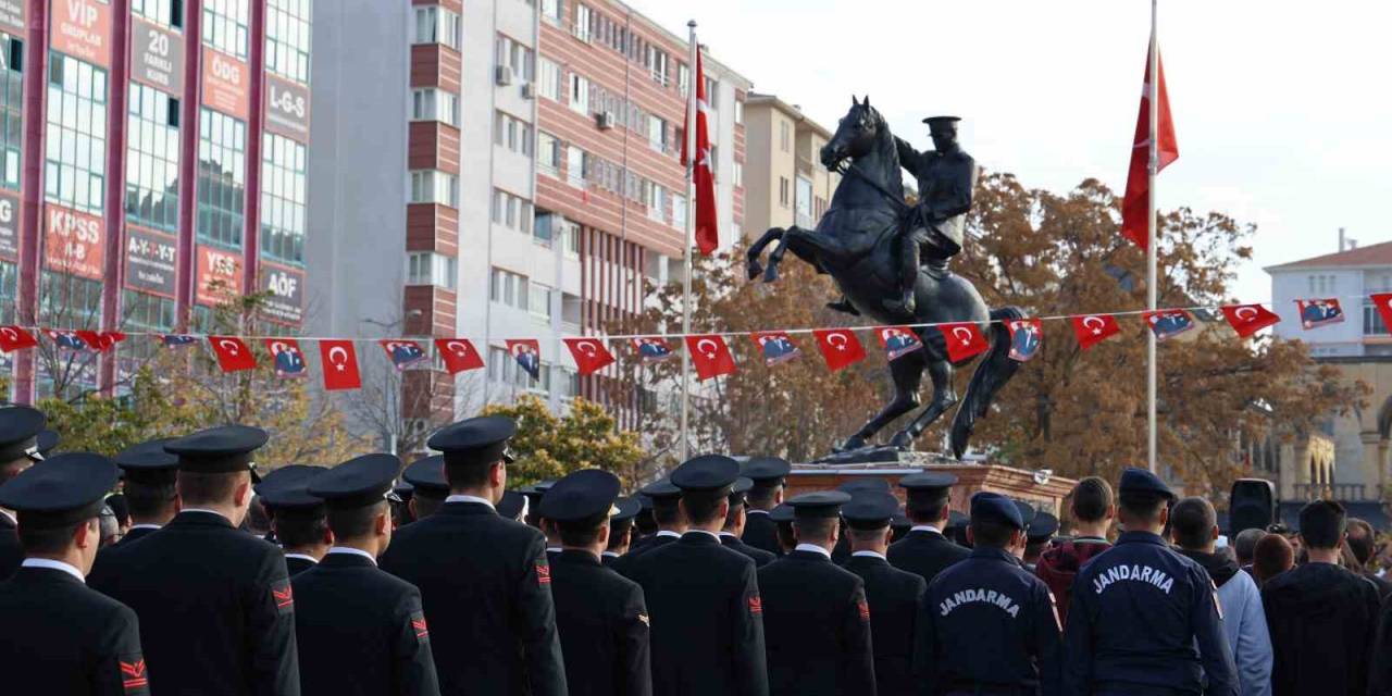 Kırşehir’de, Mustafa Kemal Atatürk’e Saygı