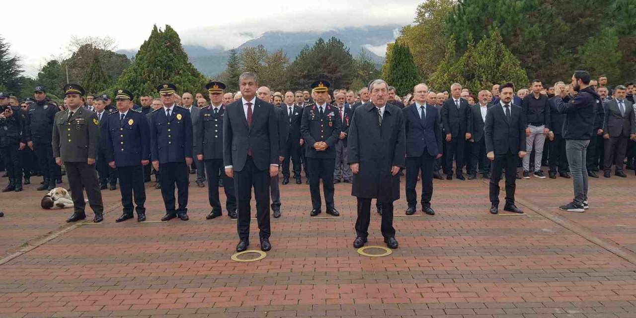 10 Kasım Atatürk’ü Anma Programı Çelenk Sunumu İle Başladı