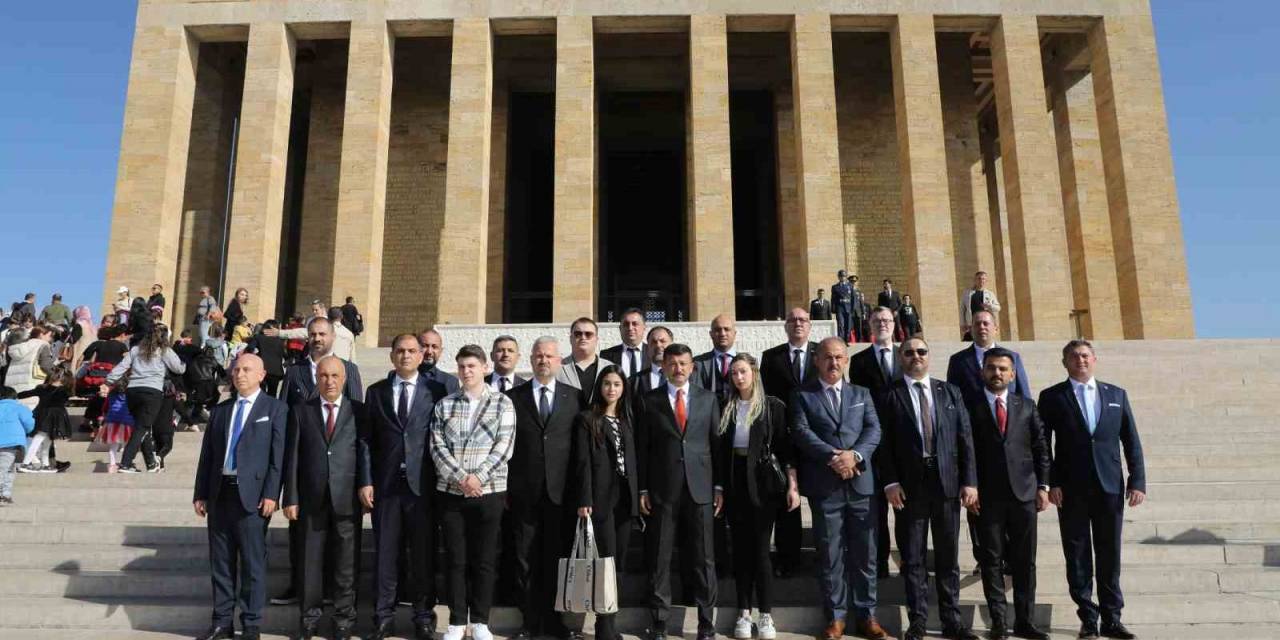 Menemen Belediyesi Heyeti Ata’nın Huzurunda