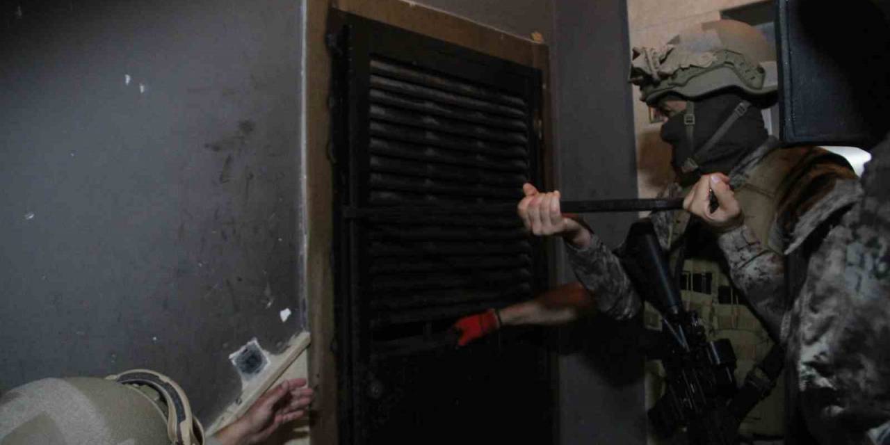 Uyuşturucu Şüphelilerinin "Temizlik Yapıyorduk" Savunması Yaptığı Operasyonda 36.5 Kilo Madde Yakalandı