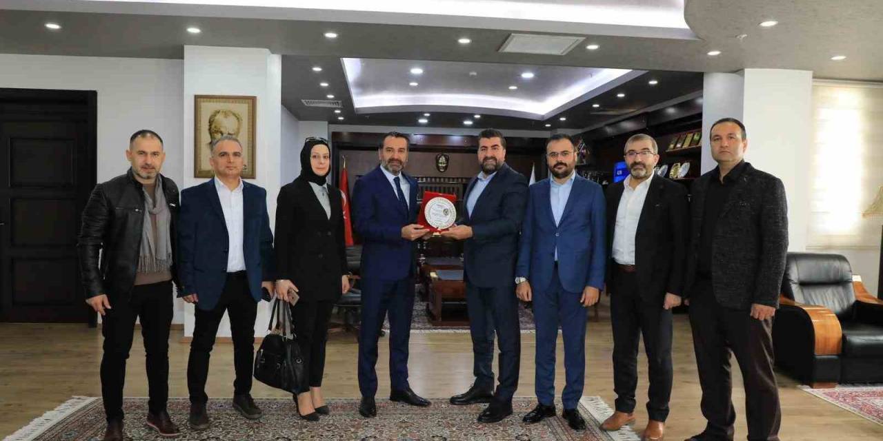 Asriad Yönetimi, Başkan Şerifoğulları İle Bir Araya Geldi