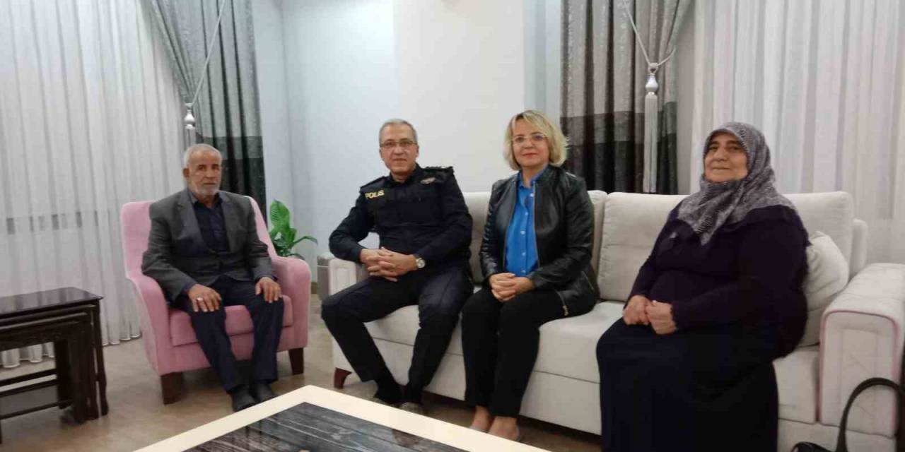 Elazığ Emniyet Müdürü Karayel Ve Eşi, Şehit Ailesiyle Bir Araya Geldi