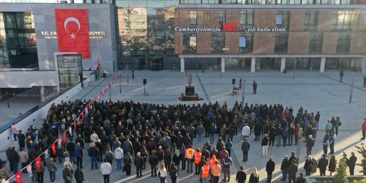 Çanakkale Belediyesi Çalışanları, 100’üncü Yıl Meydanında Atatürk’ü Andı