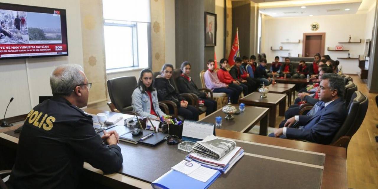 Öğrenciler Emniyet Müdürü Karayel İle Bir Araya Geldi