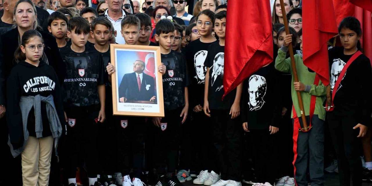 Kuşadası’nda Atatürk Törenle Anıldı