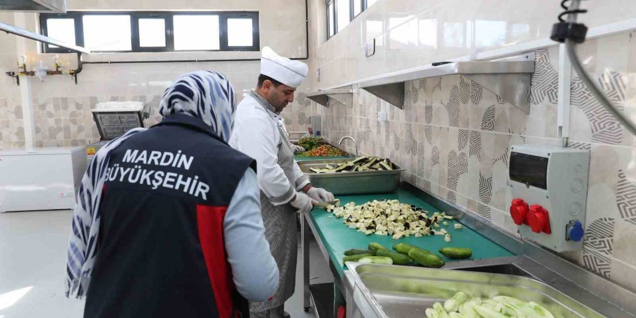 Mardin’de İhtiyaç Sahiplerinin Yüzünü Güldürecek Aşevi Hizmete Girdi