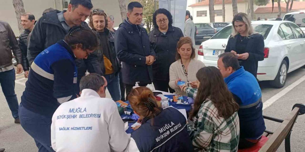 Büyükşehir Sağlık Ekipleri 13 İlçede Şeker Ölçümü Yapıyor