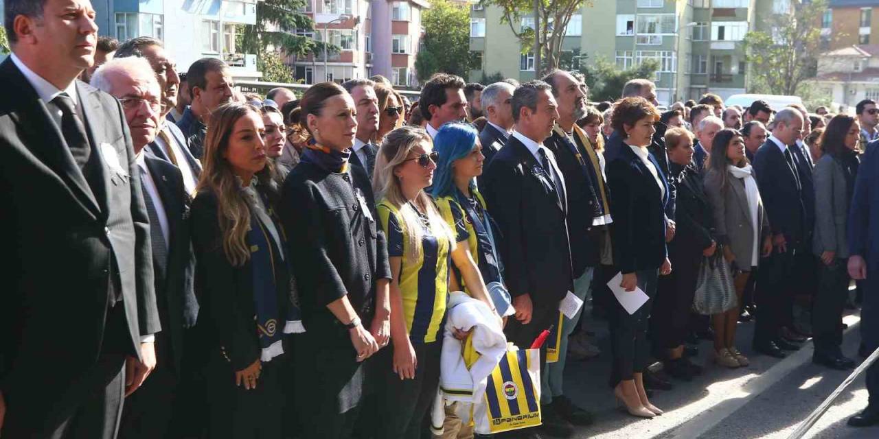 Atatürk’ün Portresi Ülker Stadı’nda Resmedildi