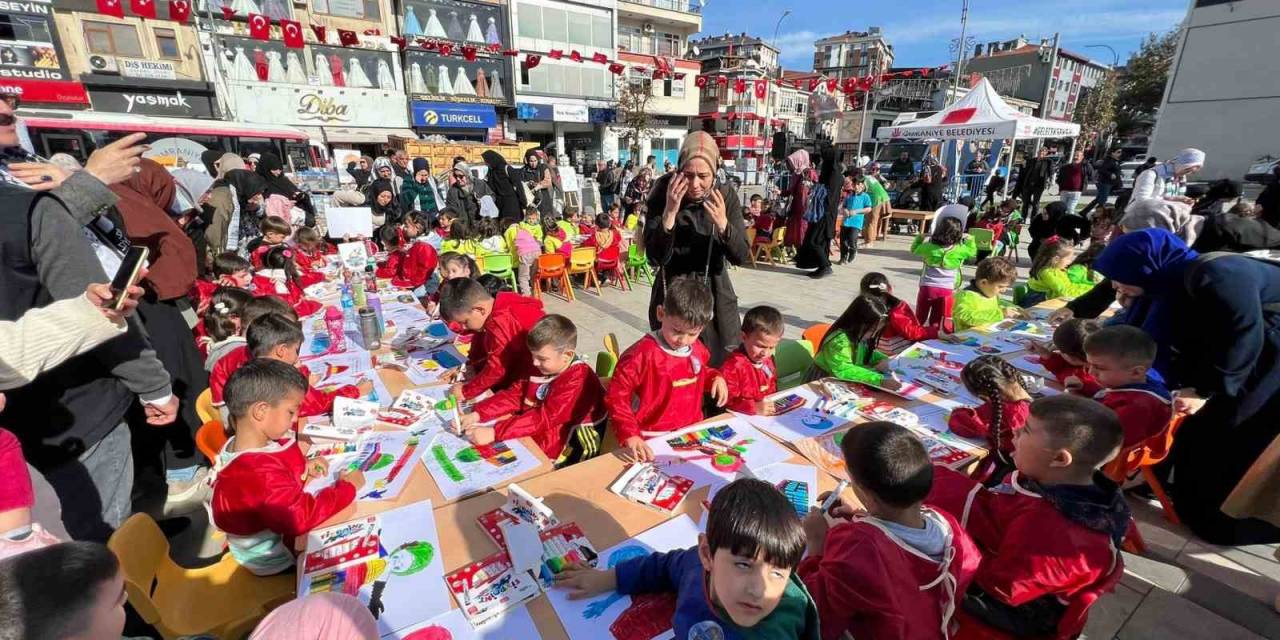 Minik Ellerden Filistin’e Büyük Destek