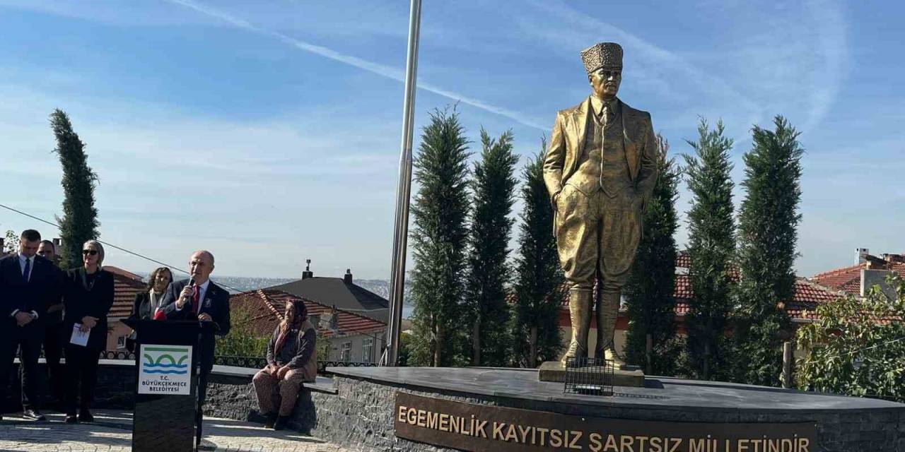 Büyükçekmece’de Atatürk Anıtı Açıldı