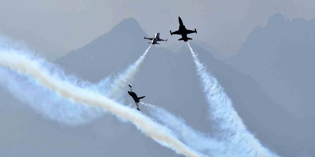 Türk Yıldızları Antalya’da Nefes Kesti