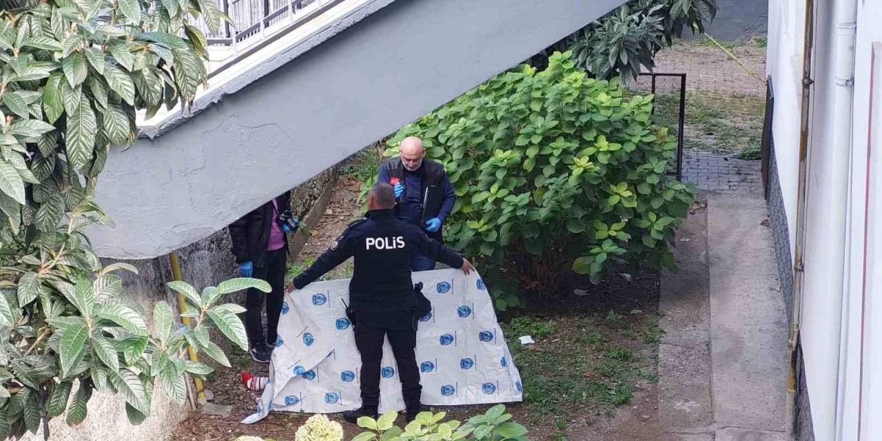 7. Katın Penceresinden Düşen Kadın Hayatını Kaybetti
