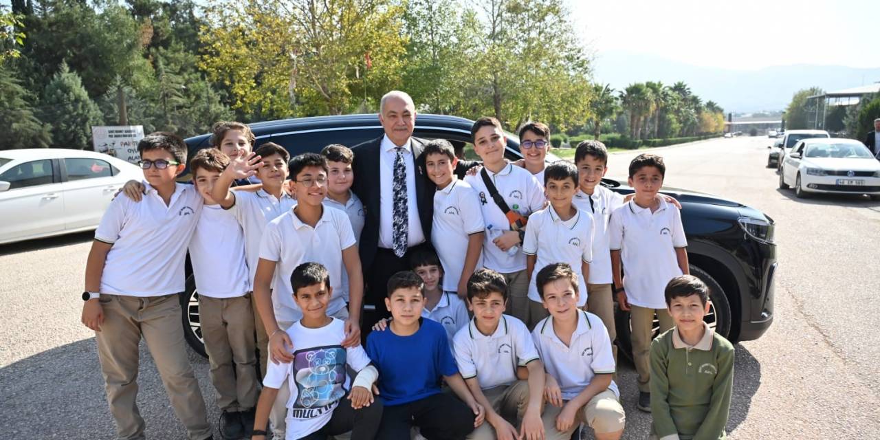 Başkan Kadir Kara, Öğrencileri Yerli Ve Milli Otomobil Togg İle Gezdirdi