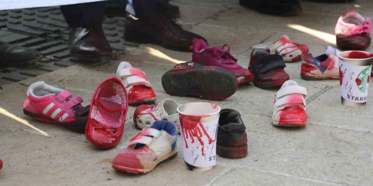 Şanlıurfa’da Kanlı Çocuk Ayakkabıları İle Gazze’deki Katliama Dikkat Çekildi