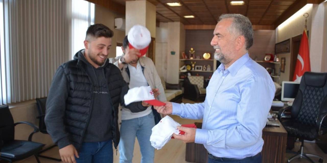 Başkan Sargın’dan Sosyal Gençlik Kulübüne Destek