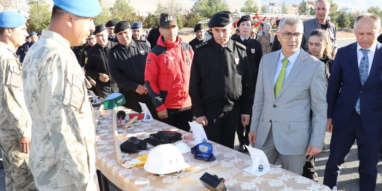 Niğde’de Arama Kurtarmada Kullanılmak Üzere Alınan Malzemeler Jandarma Ekiplerine Teslim Edildi