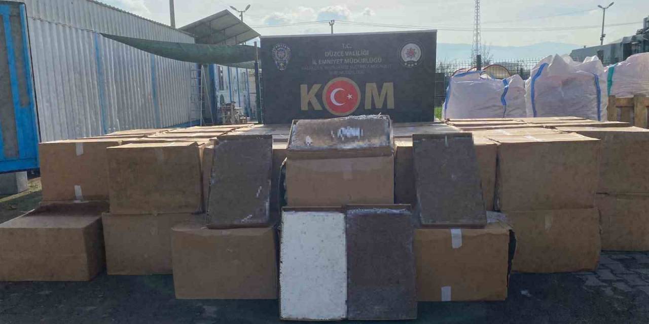 Otoyolda Durdurulan Tırdan Kolilerce Kaçak Sigara Çıktı