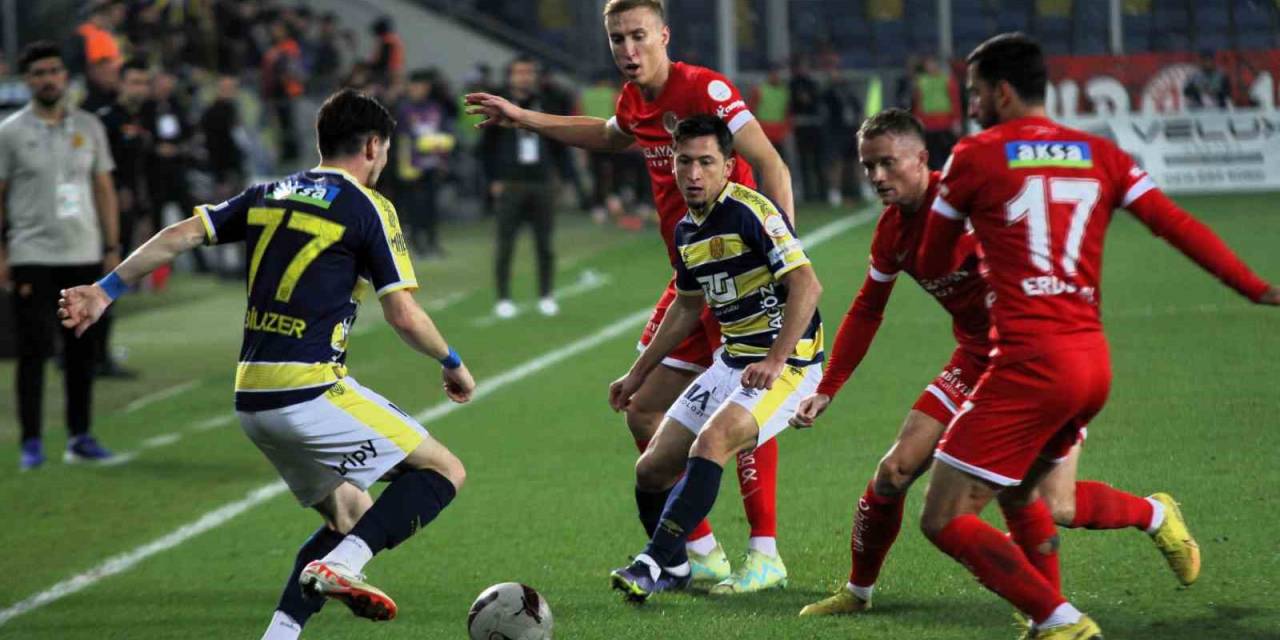 Trendyol Süper Lig: Mke Ankaragücü: 0 - Antalyaspor: 2 (İlk Yarı)