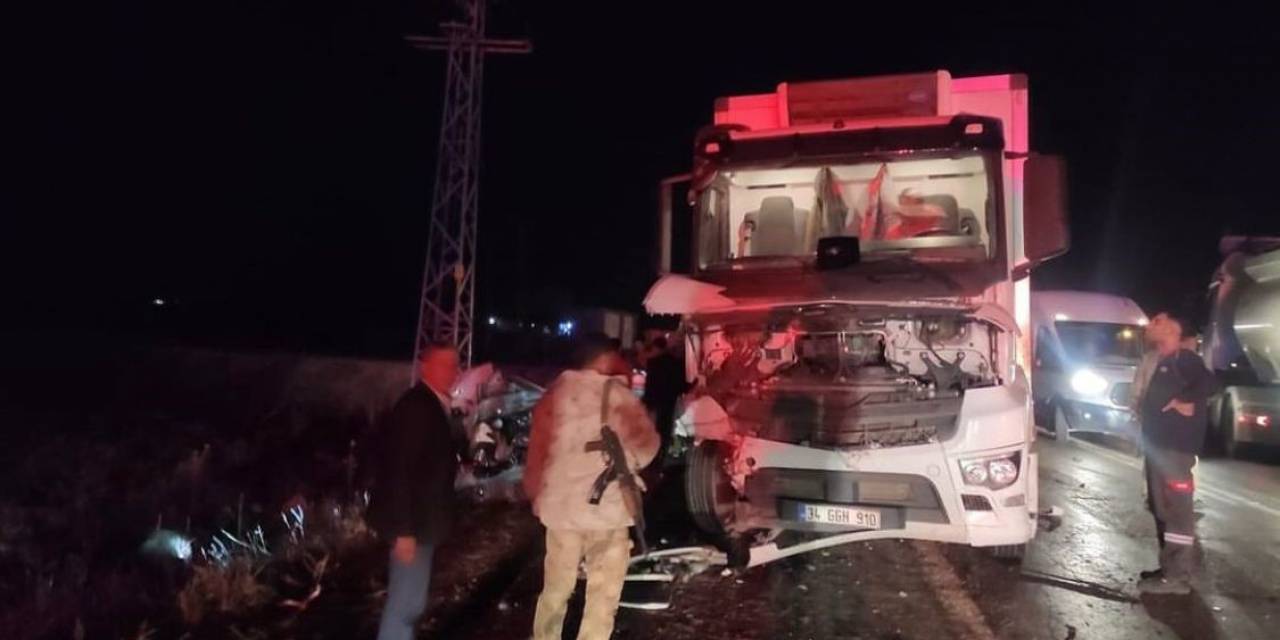 Şırnak’ta Otomobil İle Kamyon Çarpıştı: 1 Yaralı