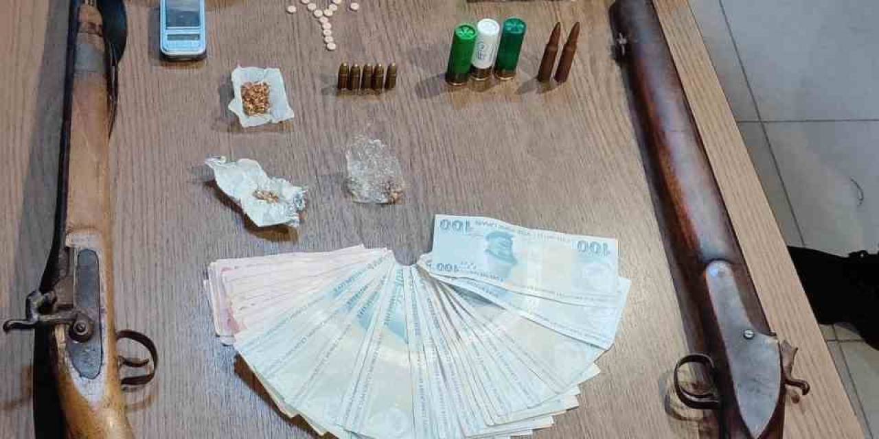 Zehir Tacirinin Evinde Ve Aracında Çok Sayıda Uyuşturucu Ele Geçirildi