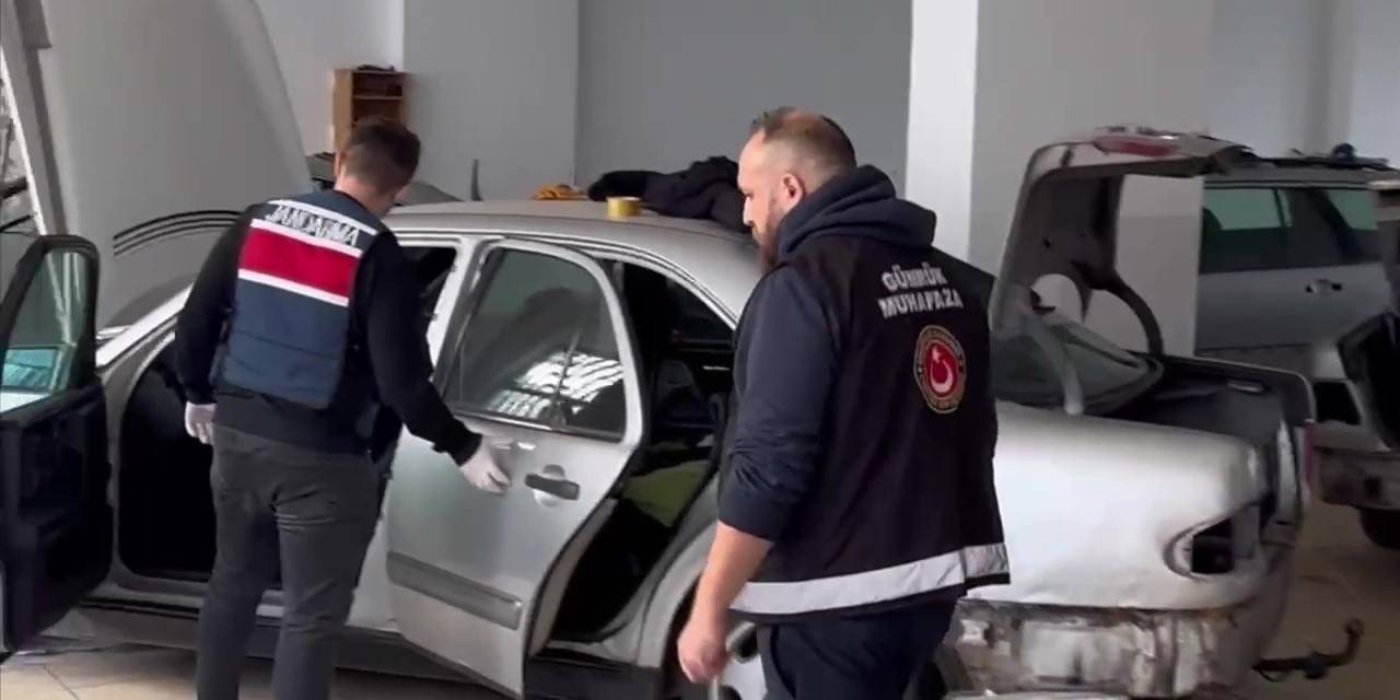 Jandarmadan Oto Tamirhanesine Kaçak Araç Baskını