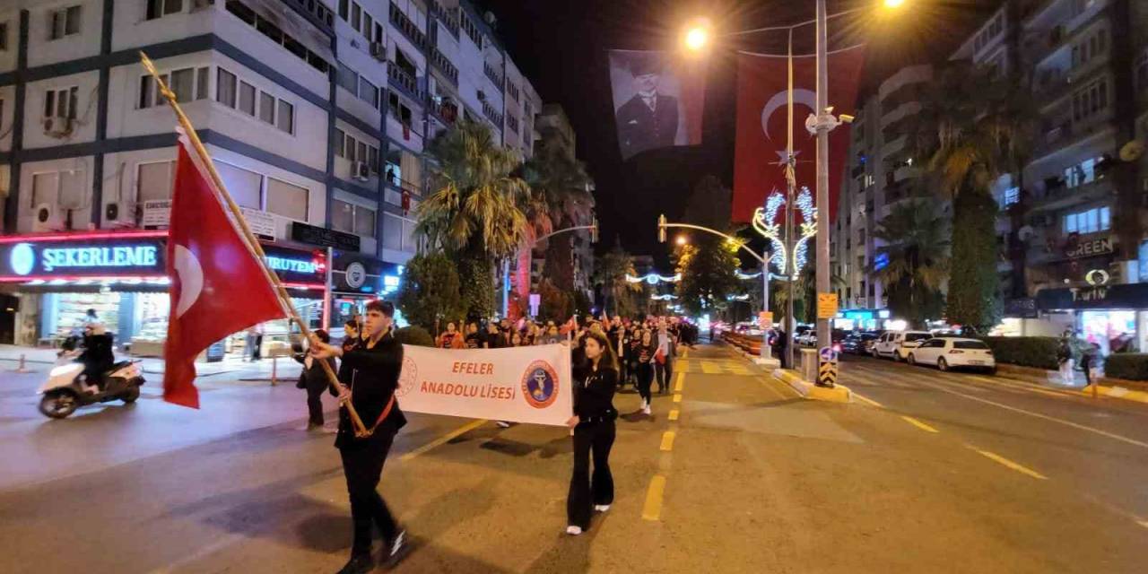 Liseli Gençler, Atatürk İçin Yürüdü