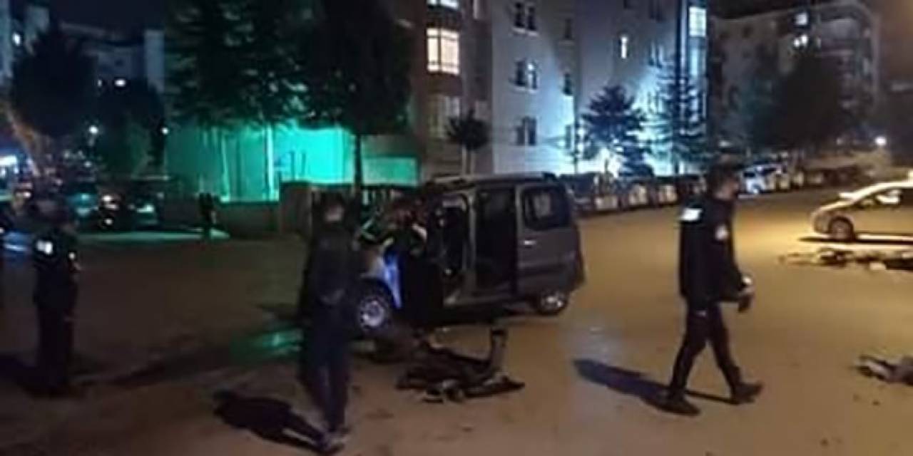 Ankara’da Kaza Yapan İki Araç Park Halindeki Araçlara Çarptı: 2 Yaralı
