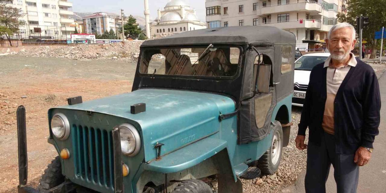 Yarım Asırdır Bindiği Cipi Satmak İstemiyor